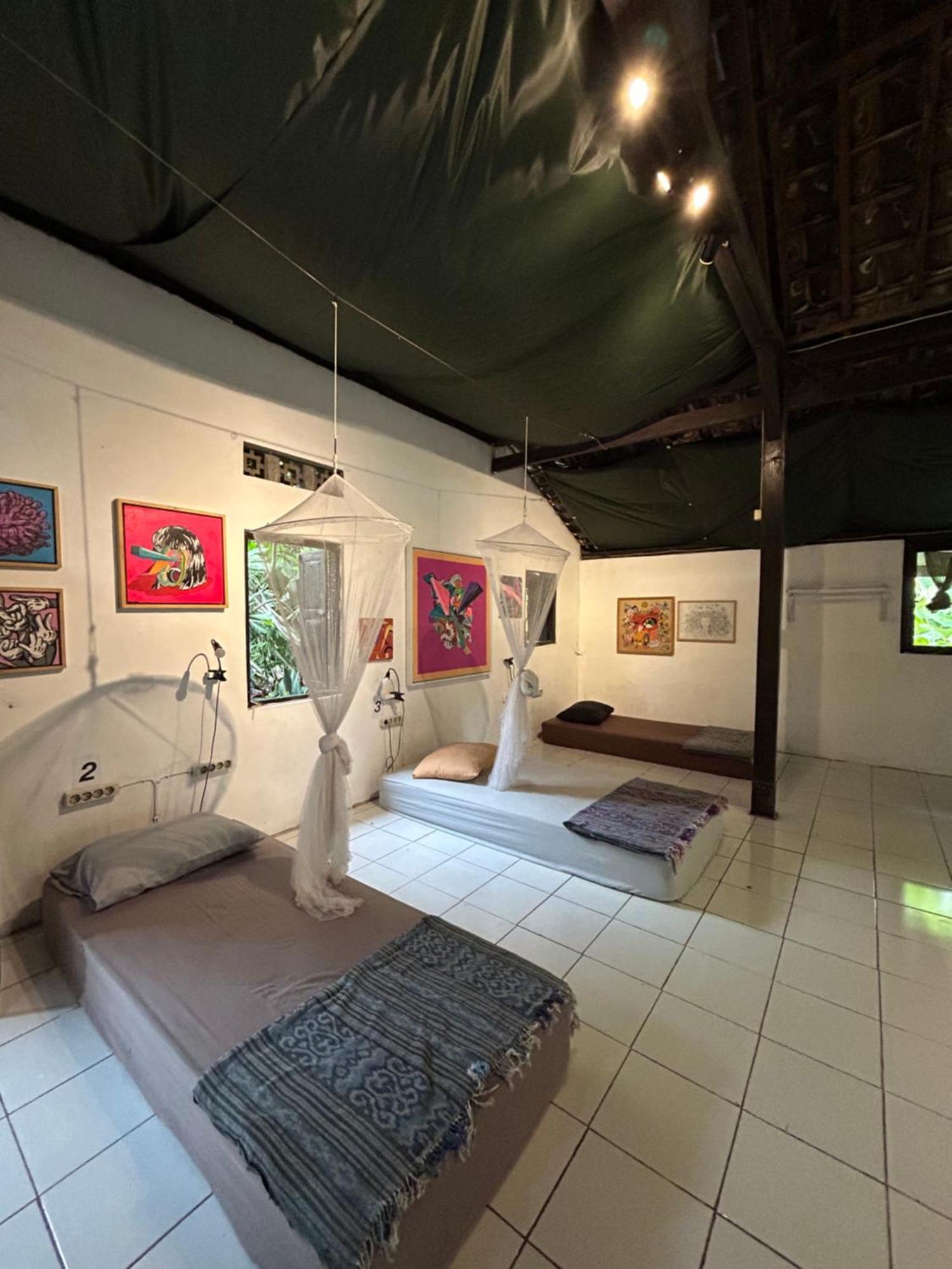Losmanos Hostel Джокякарта Екстериор снимка