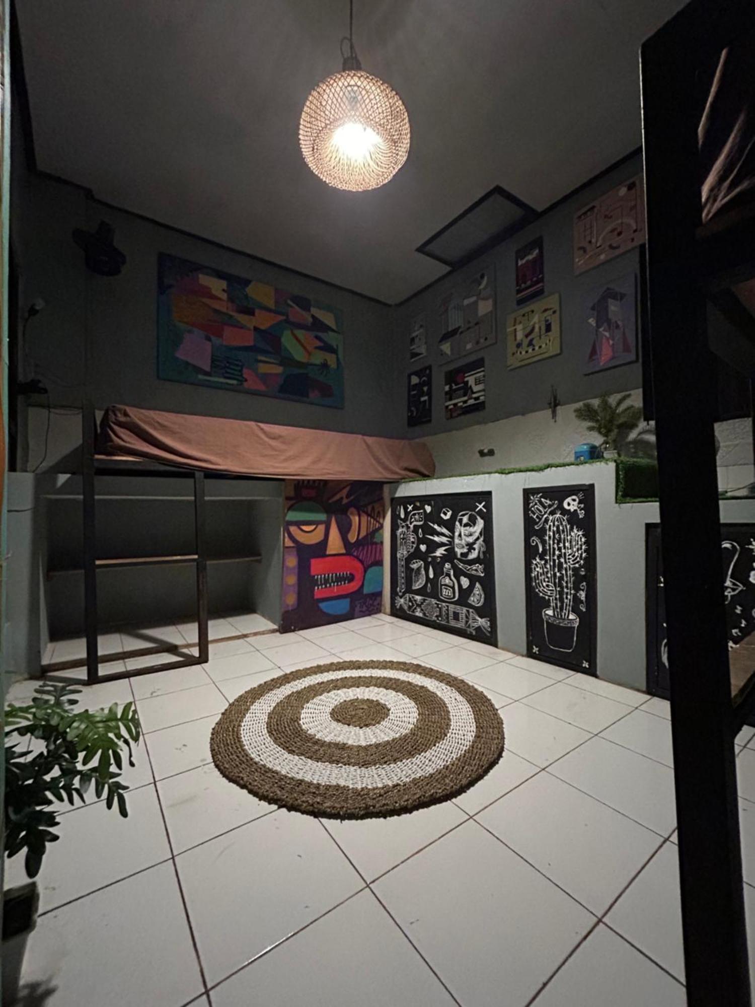 Losmanos Hostel Джокякарта Екстериор снимка