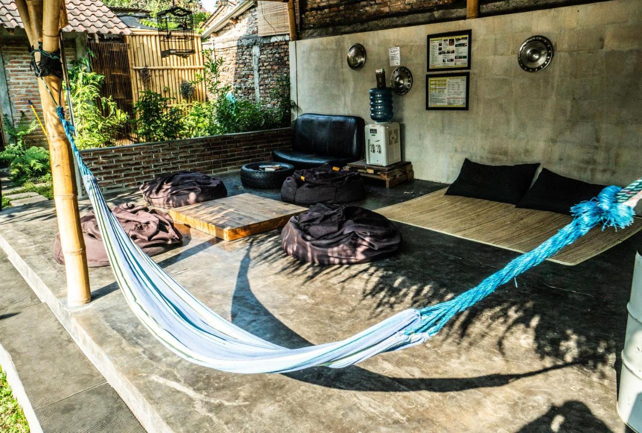 Losmanos Hostel Джокякарта Екстериор снимка