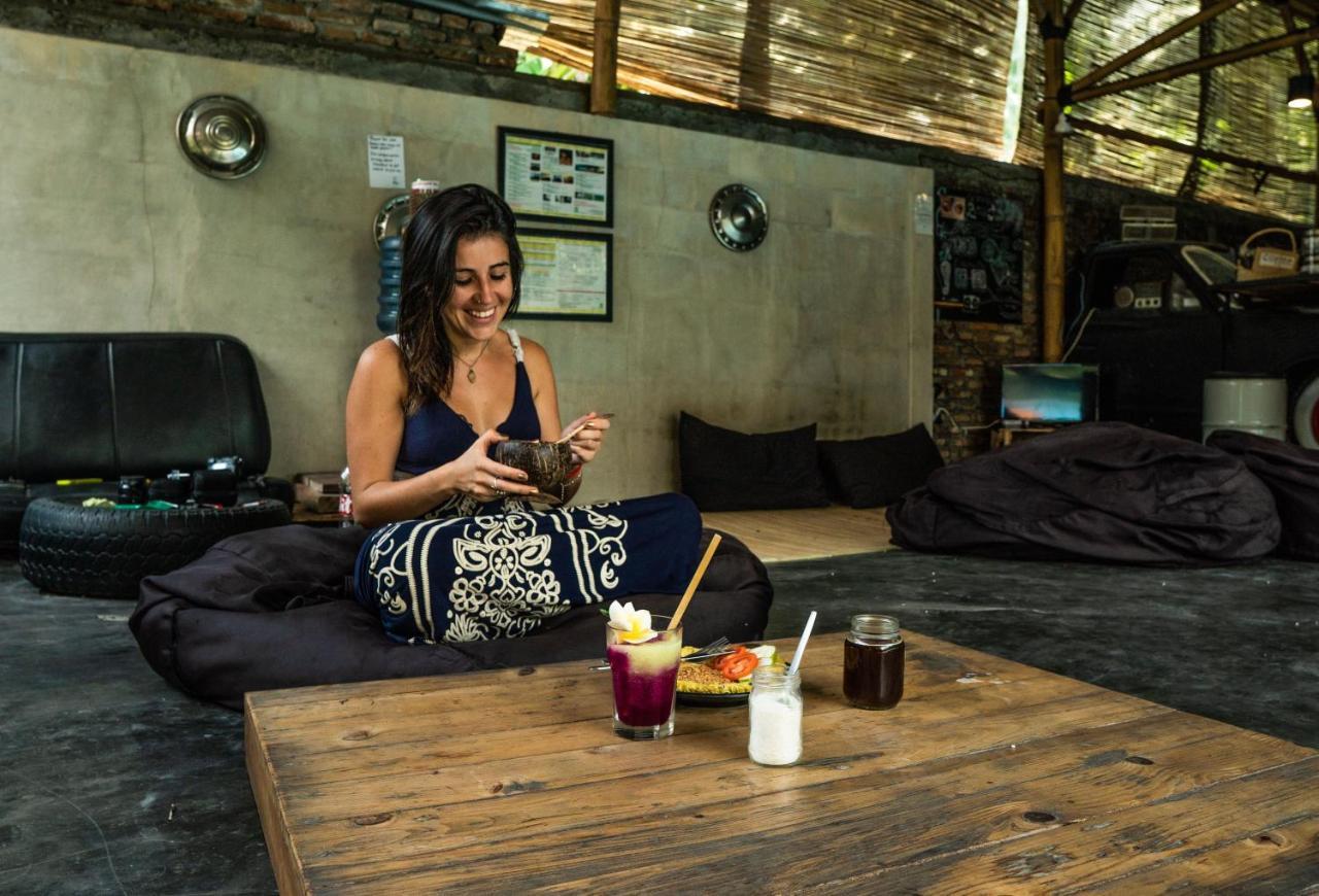 Losmanos Hostel Джокякарта Екстериор снимка